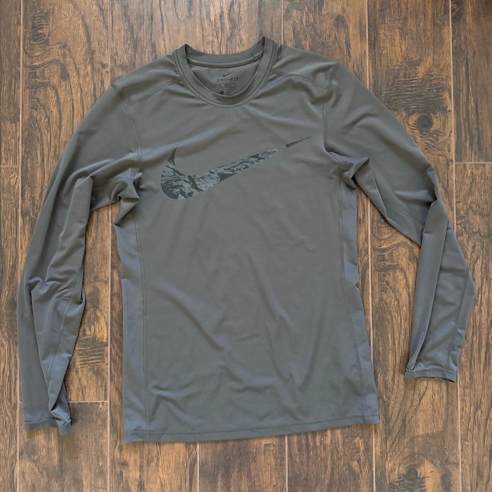Nike Small Gray Dri-Fit Long Sleeve Shirt